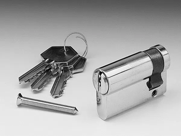 Phoenix Lock Master Phoenix, AZ 602-687-4408 - apartment-lock-change